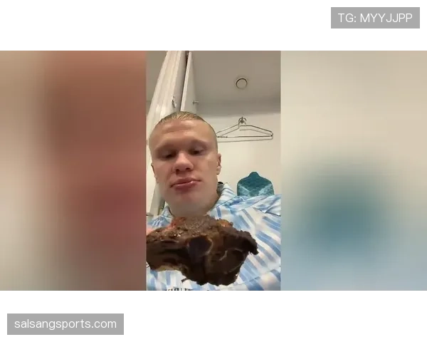 哈兰德冰箱里塞满牛排，训练完直接生啃
