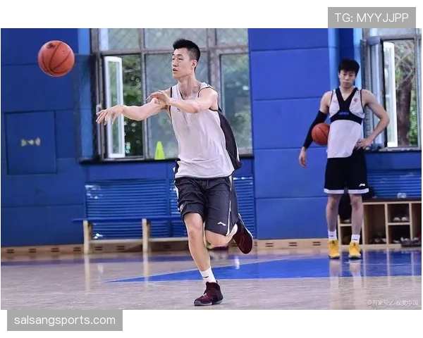 篮球背身单打规则解析:合法动作与违例判罚解读 篮球背身单打规则解析:合法动作与违例判罚解读