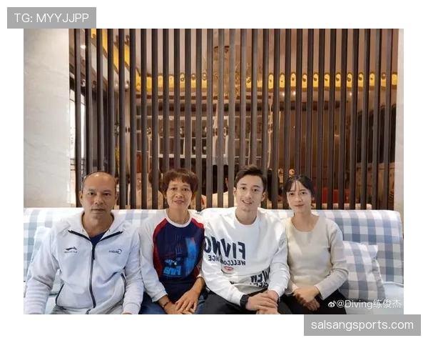 练俊杰家的冰箱里塞满蛋白粉，邻居以为他开健身房
